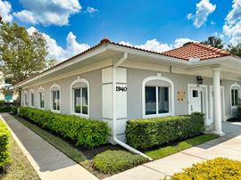 SUPER WELL LOCATED OFFICE SUITE ON UNIVERSITY PKWY.