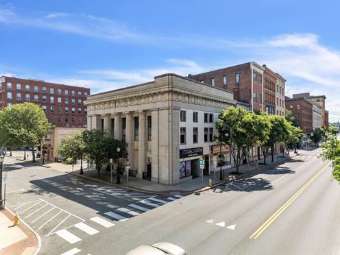 1675 Main St
