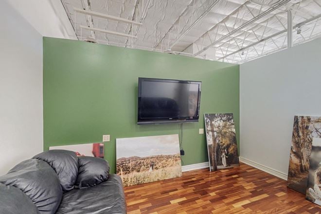 Fully Remodeled High Traffic Retail with Showroom & Vault