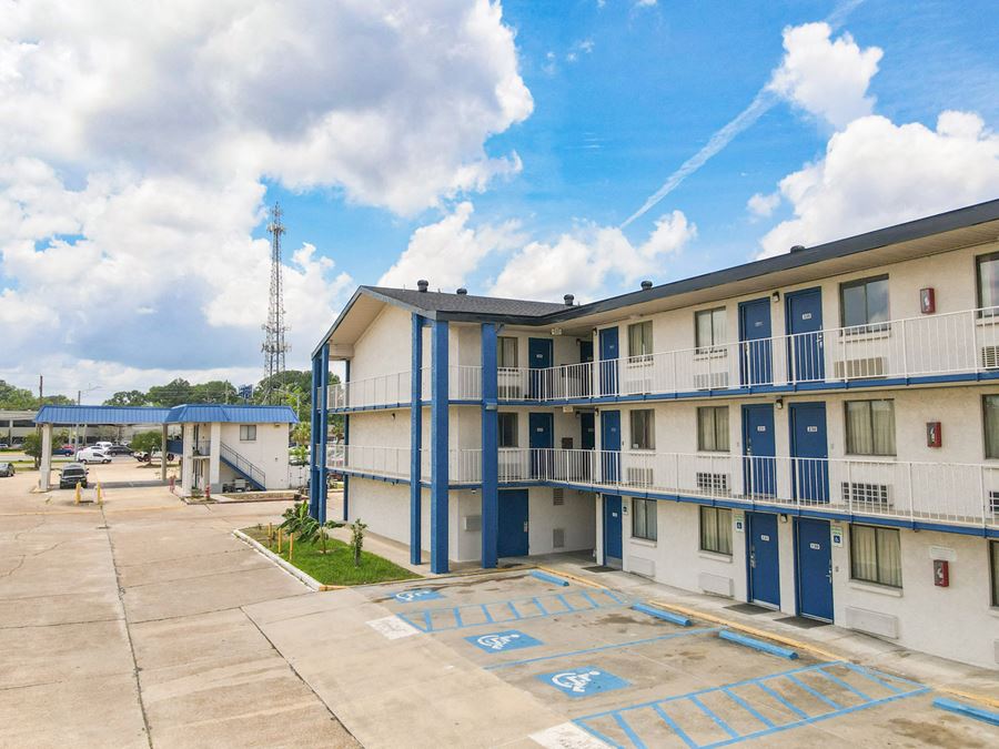 Bank Owned 170-Room Hotel off 1-12 at Airline Hwy