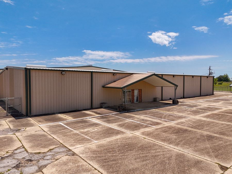 Multi-Tenant Industrial Complex on ±11.5 Acres