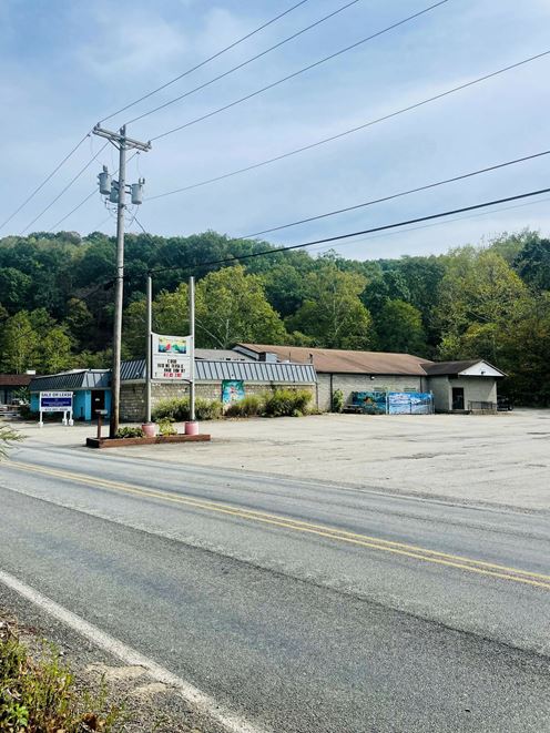 Retail/Flex Building in Pittsburgh's North Hills