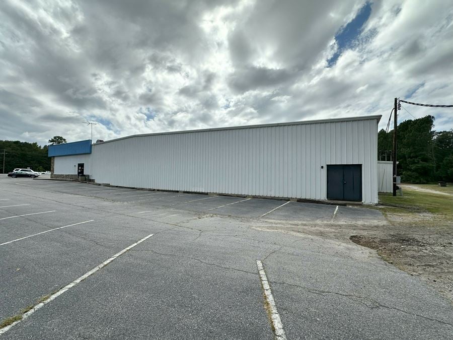 30,000 SF Building on 3.3 Acres – Former Bowling Alley