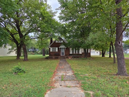 118 E Main St
