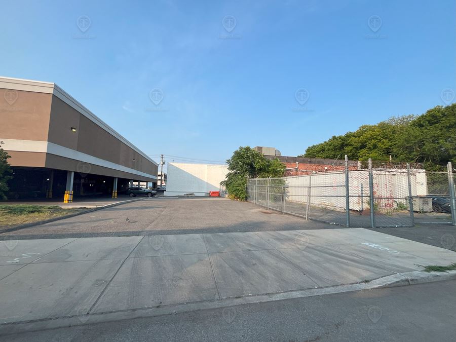 Vacant 11,150 SF Retail Pad With Parking on a 10,700 SF Lot