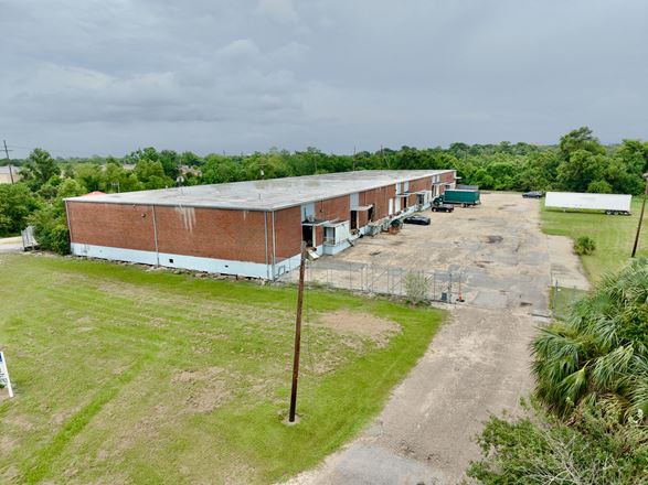 Dock High Warehouse Space