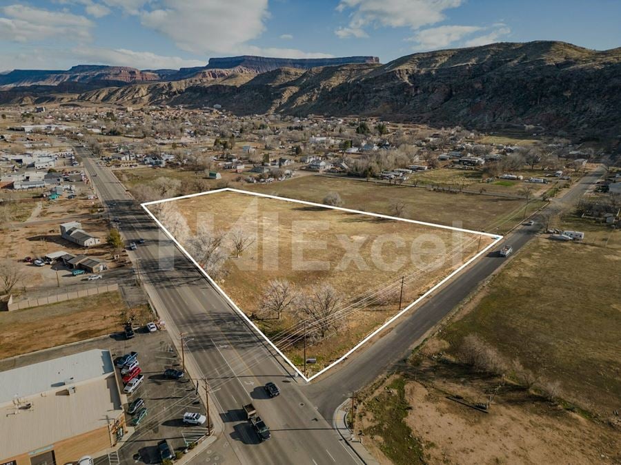 Corner Commercial Lot En Route to Zion National Park