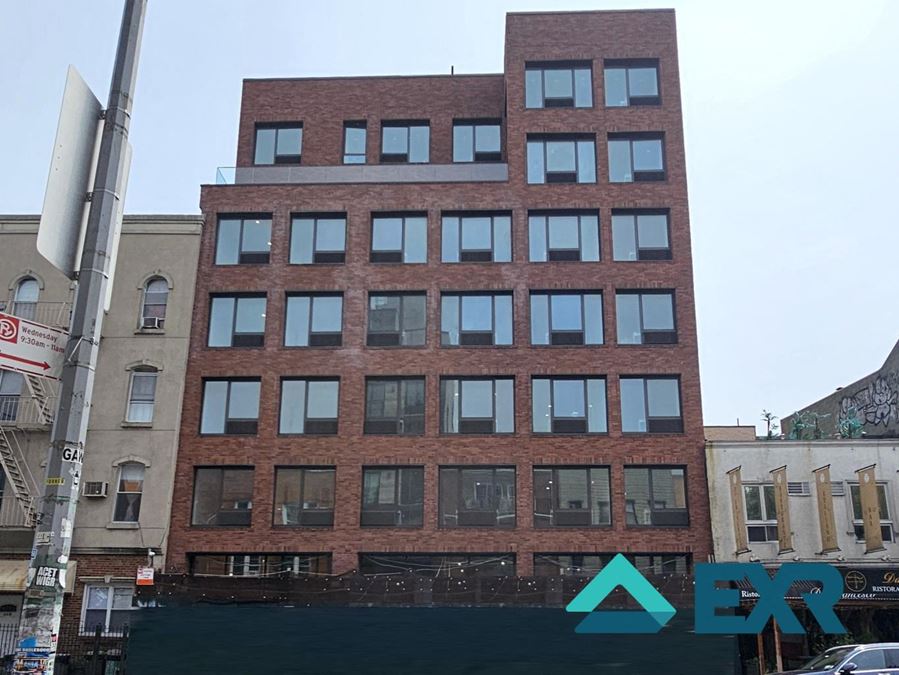 BRAND NEW RETAIL - WILLIAMSBURG / GREENPOINT BORDER!