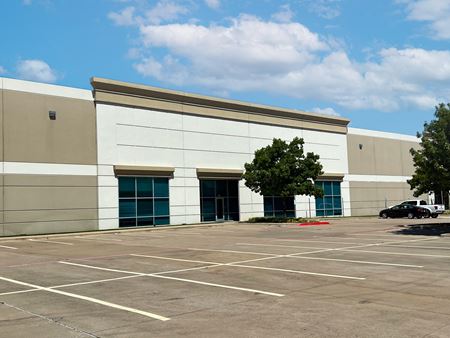 Commercial space for Rent at 5325 FAA Blvd in Irving