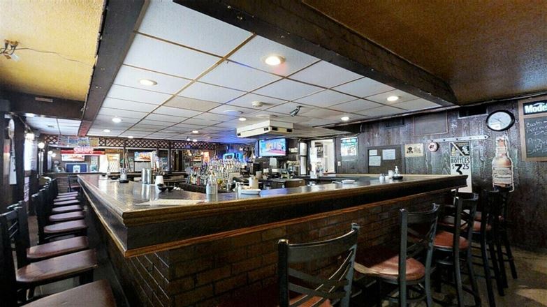 Arvin's Cedar Bar