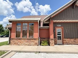 FOR LEASE: 1,301 SF EXECUTIVE OFFICE CONDO