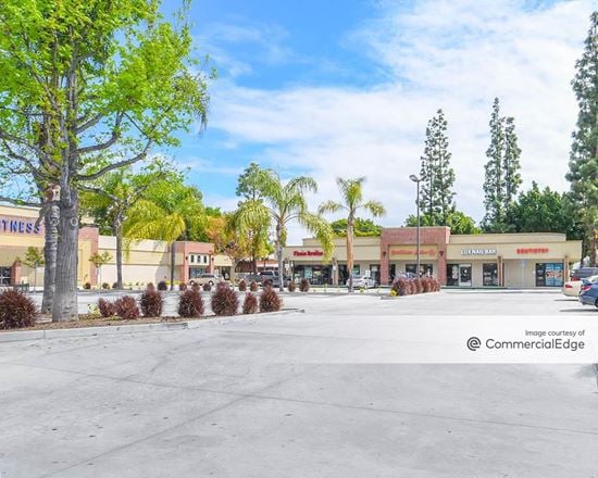 Del Amo Plaza