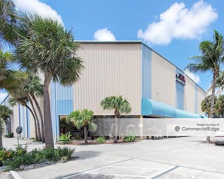 Retail space for Rent at 13301 Biscayne Blvd in North Miami