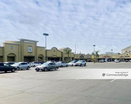 Retail space for Rent at 424-460 W Shaw Avenue in Clovis