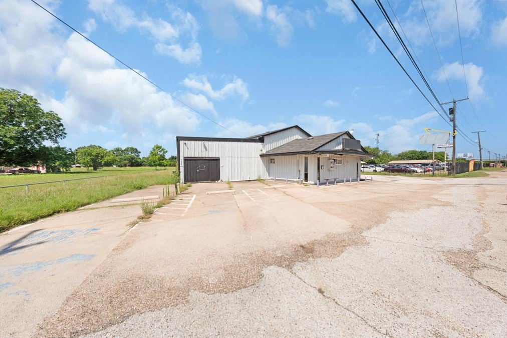 1301 S Kaufman St, Ennis, TX