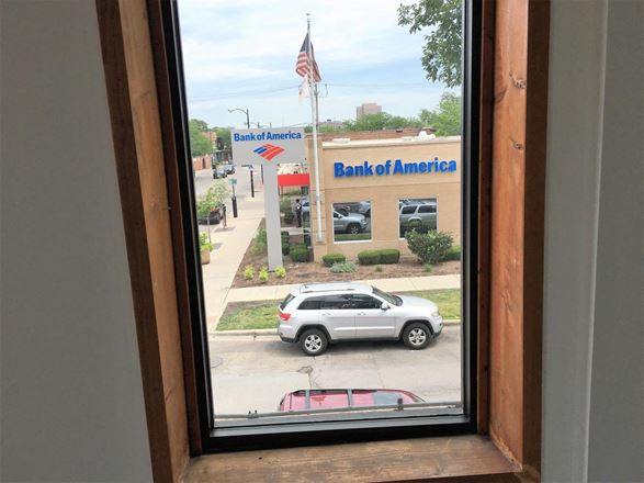 CHICAGO LARGE OFFICE & STORE/RETAIL SPACE (SECOND FLOOR)