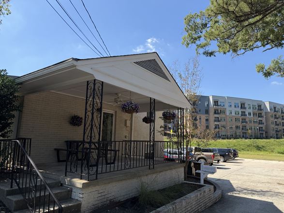 311 E Chatham Street