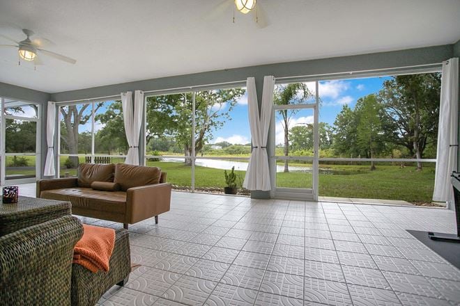 19616 Livingston Ave, Lutz, FL 33559