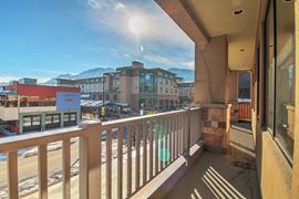 1011 Walnut St