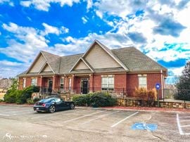 Holly Springs Office Suites | ±1,300 SF