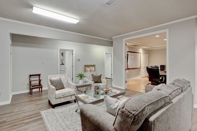 1721-1725 E Southlake Blvd
