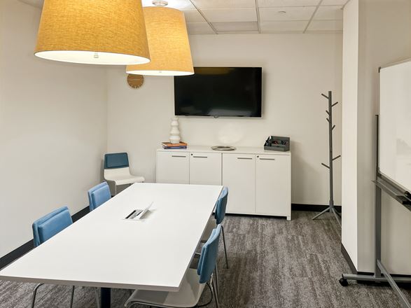 Regus - Brookfield - Water Tower Blvd