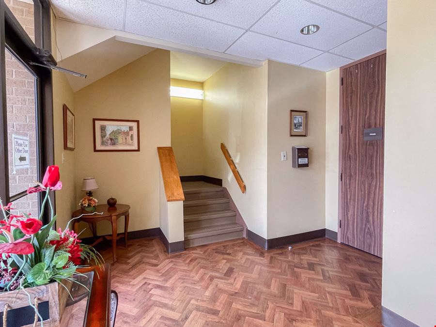 ±1,100 SF Office Suite Near Kaliste Saloom and W Pinhook