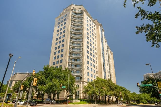TX, Dallas - The Crescent