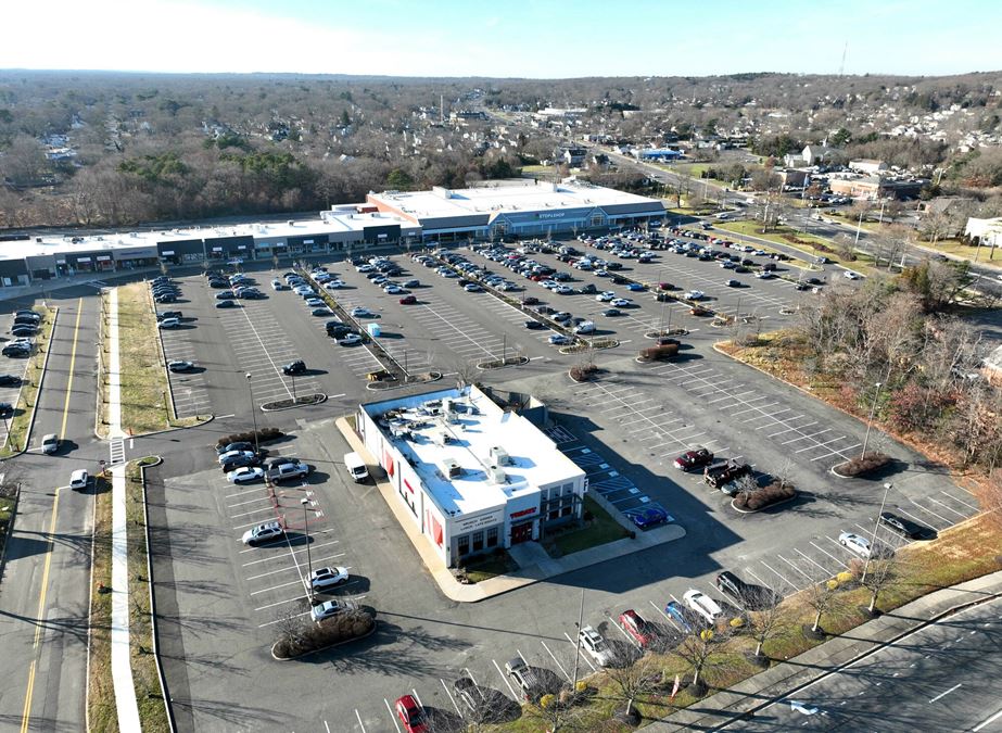 Freestanding Restaurant Available 1/4 Mile North of the Long Island Expressway - Stop & Shop Anchored Expressway Plaza