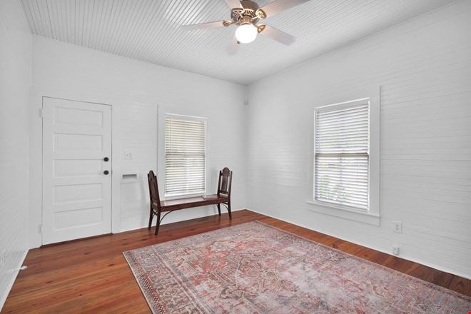 260 W KING ST