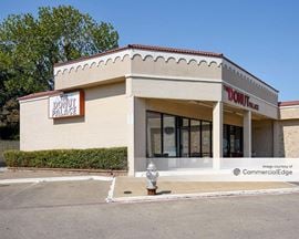 University Plaza - 401 North US Highway 77