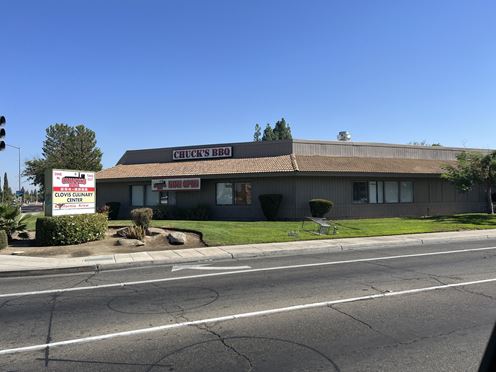 High Exposure Retail Space Available at Strip Mall in Clovis