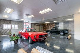 I-94 Visible Flex Space With Overhead Door