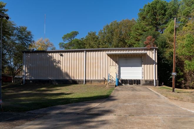 Furniture Store & Warehouse in Excellent Condition