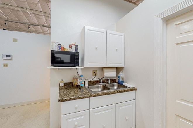 Fully Remodeled High Traffic Retail with Showroom & Vault