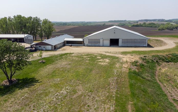 Large Industrial Warehouse with Flexible Layout & High-Capacity Doors