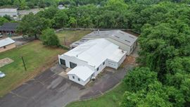 11,266 SF Industrial Service Facility | 7 Bay Doors | ¾ Acre Fenced Yard