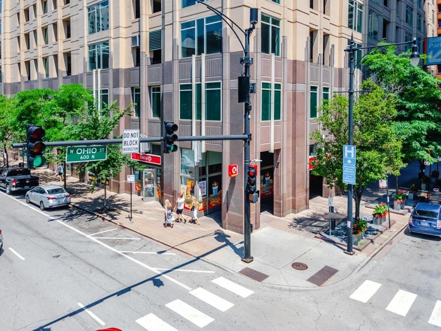 33 W Ontario St