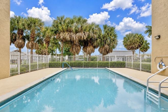 2400 NW 16th St Rd