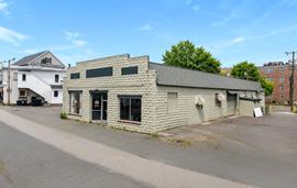 49 River St