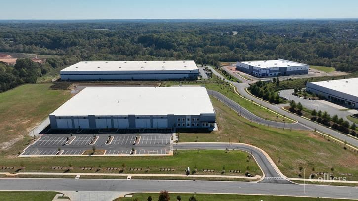 ± 111,488 SF MANUFACTURING BUILDING