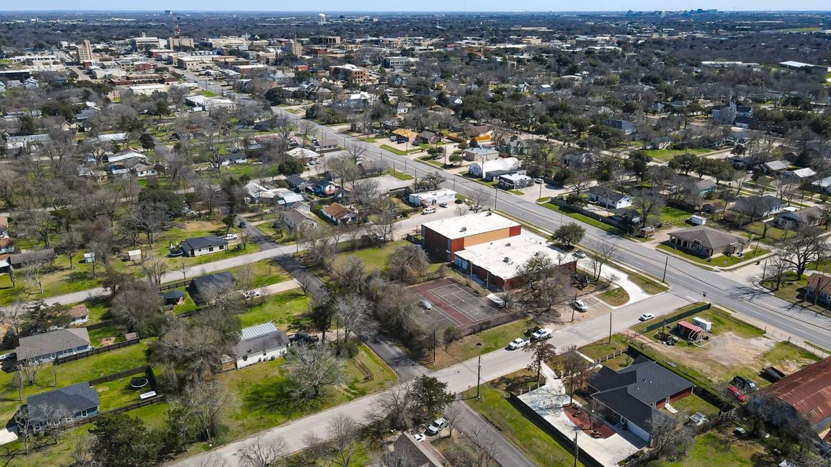 900 W William J Bryan Pkwy