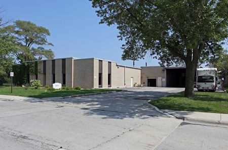 Photo of commercial space at 333 Anthony Trail in Northbrook