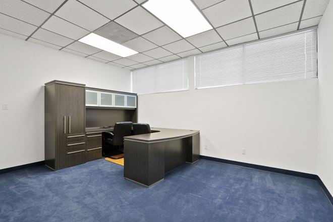 6081 Orange Ave