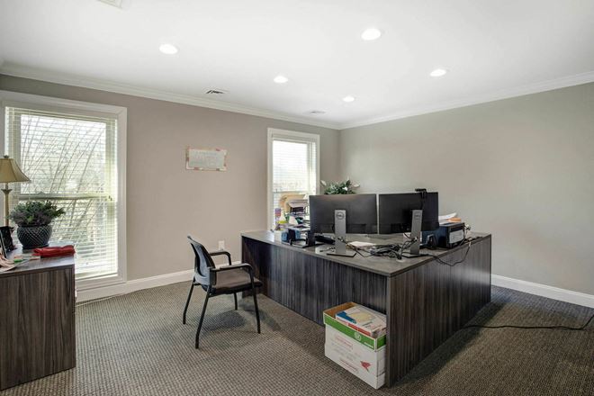 109 Laurens Rd
