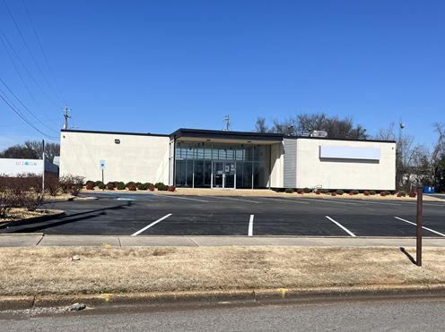 Former Bank Branch at 2004 Country Club Ave