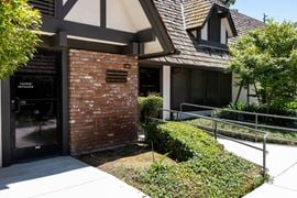 Coventry Square - 6215 N Fresno St