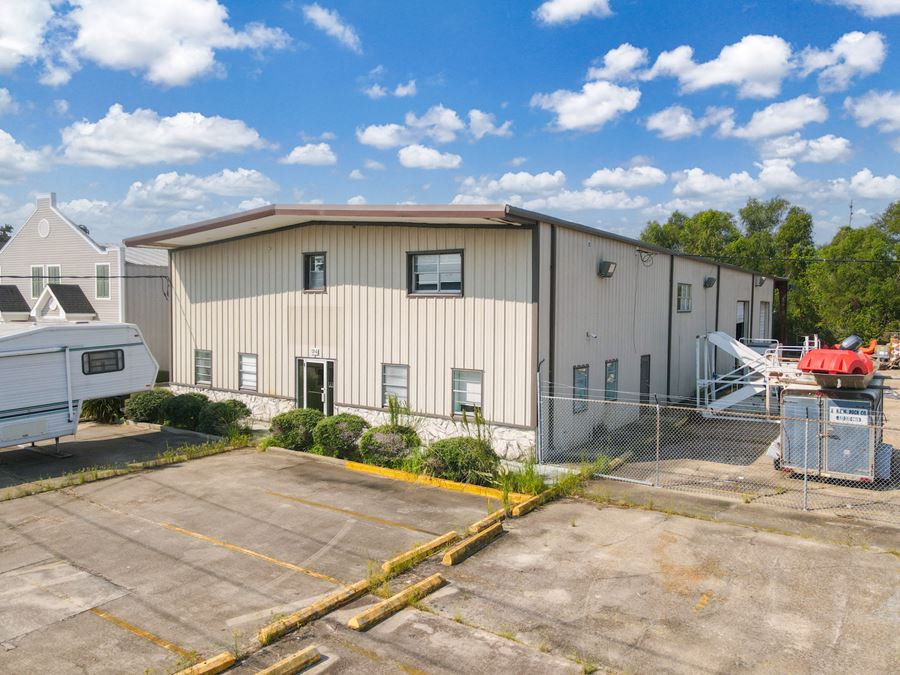 Office Warehouse in Woodland Industrial Park