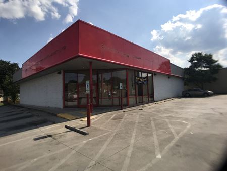 Prime Corner for Lease  6,626 SF - Knoxville
