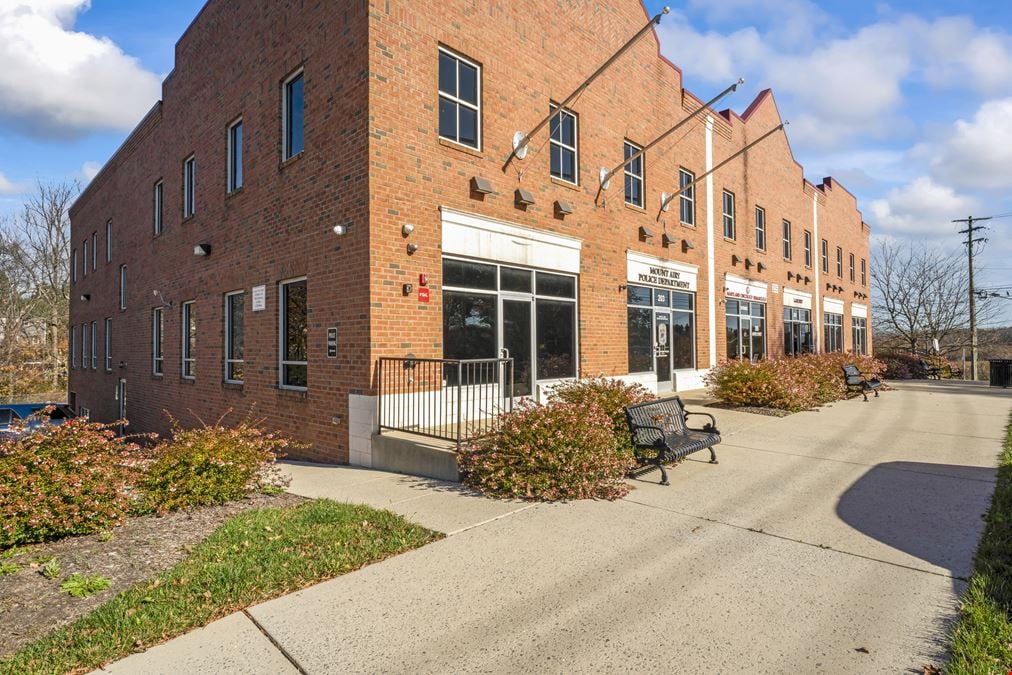 205 Center St